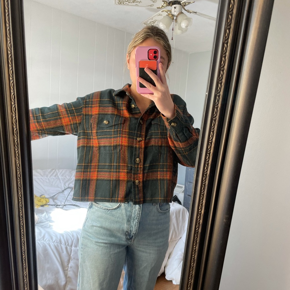 Cropped flannel.